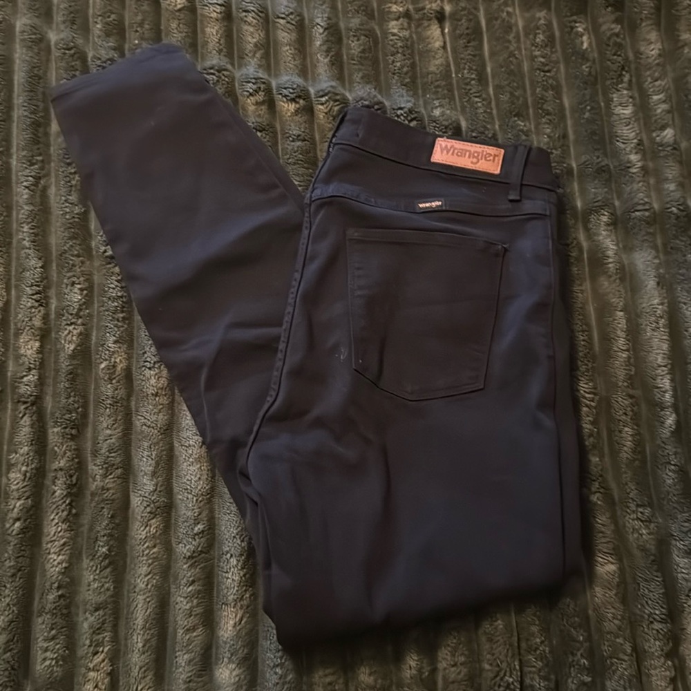 NWT black wrangler, skinny jeans, high-rise